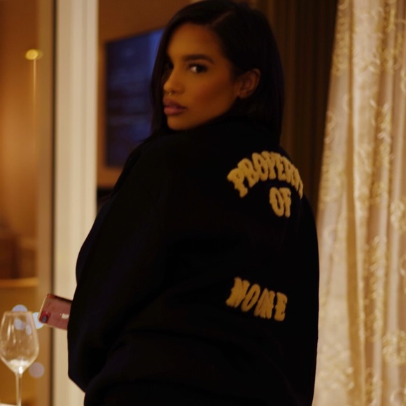 Meet your Posher, Danielle - Picture 2 of 6